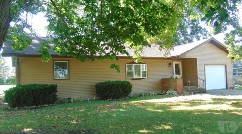 814 3rd St, Ewart, IA 50171-1007
