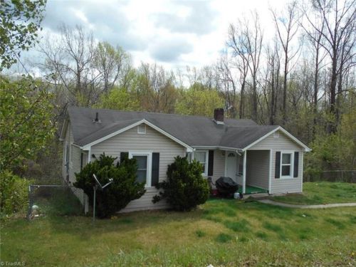 1505 Brook Ln, Reidsville, NC 27320-5712