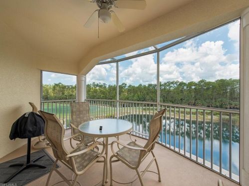 4883 Hampshire Ct, Naples FL  34112-8434 exterior