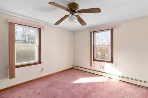 59 Grinnell Ave, Tiverton RI  02878-1901 exterior