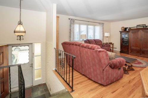 87 Central Ave, New Hyde Park NY  11040-4134 exterior