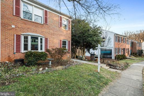 8328 Uxbridge Ct, Springfield, VA 22151-1721