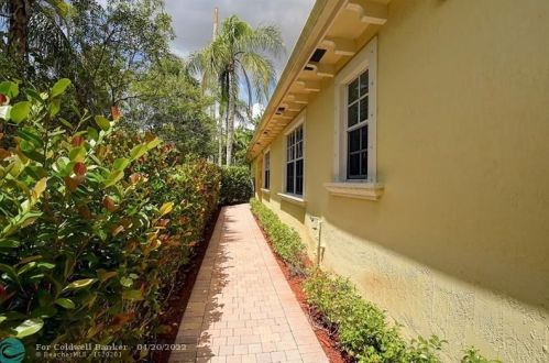 6365 Bella Cir, Boynton Beach, FL 33437-5518