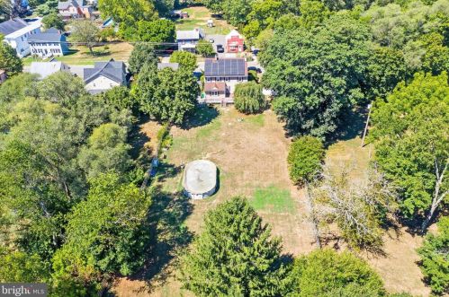 1096 Kings Hwy, Pilesgrove NJ  08098-2811 exterior