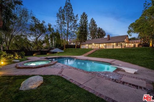 445 Sinaloa Rd, Simi Valley CA  93065-5430 exterior