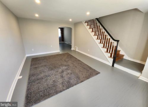 823 Crescent Dr, Manor PA  19036-1605 exterior
