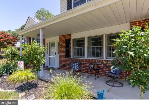 4 Duvall Ct, Wilmington, DE 19808-2143