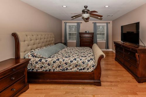 51 Hastings Rd, Dedham MA 02026-5407 exterior