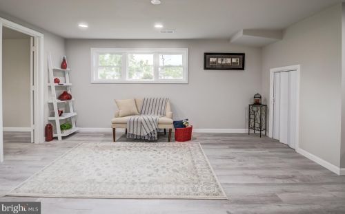 8813 Lagrange St, Lorton VA 22079-1643 exterior