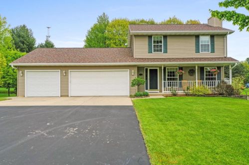 3028 Roundabout Ct, Green Bay, WI 54313-4075