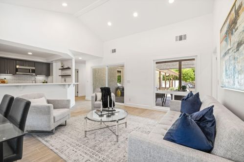 48890 Eisenhower Dr, La Quinta CA  92253-6223 exterior