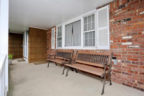 4 Woodland Ter, Orangeburg, NY 10962-2318
