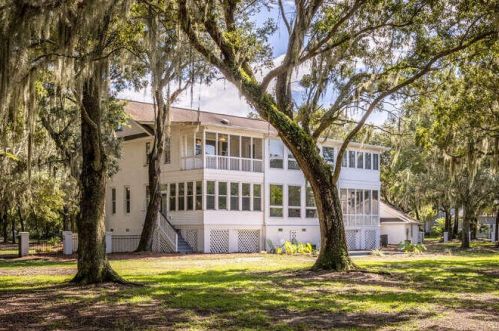 1580 Aztec Ln, Mount Pleasant SC 29464 exterior