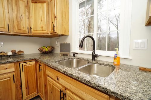 43 Joseph Rd, Salem NH  03079-2021 exterior