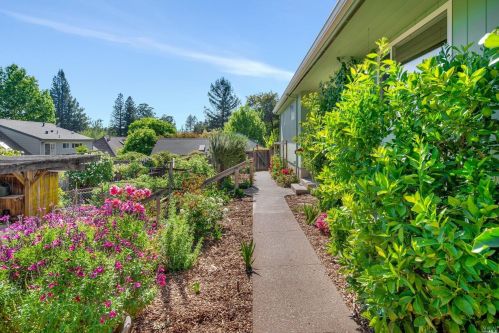 3802 Chanate Rd, Santa Rosa CA  95404-1840 exterior