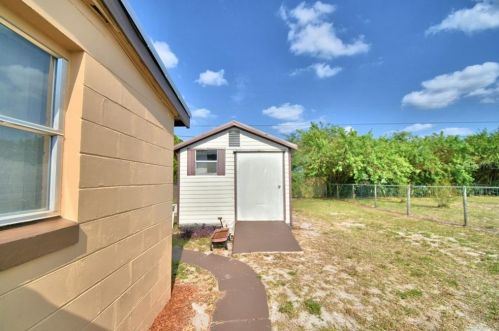 303 Raymond Ave, West Frost Proof FL  33843-9431 exterior