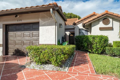 6376 Kings Gate Cir, Delray Beach FL  33484-2429 exterior