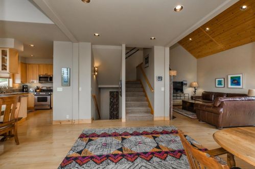 14290 Ski Slope Way, Truckee CA  96161-7009 exterior