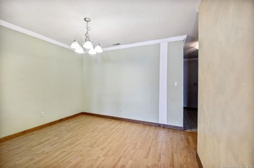 2 Jamie Ln, Manchester, CT 06042-8266