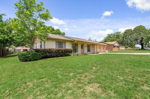 2029 Hurstview Dr, Hurst, TX 76054-2928