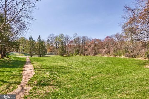 5765 Devon Ln, Springfield VA 22015-3141 exterior