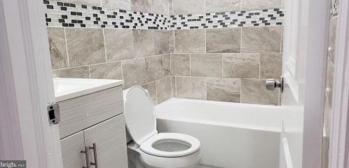 850 Longshore Ave, Philadelphia PA  19111-4423 exterior