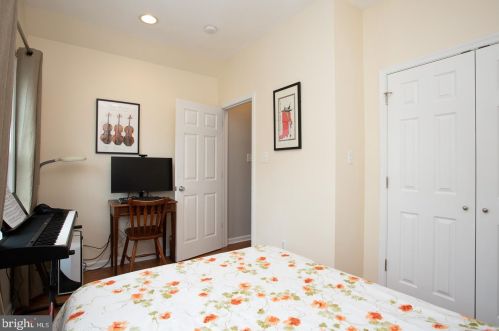 726 24 St, Philadelphia PA 19146-2540 exterior