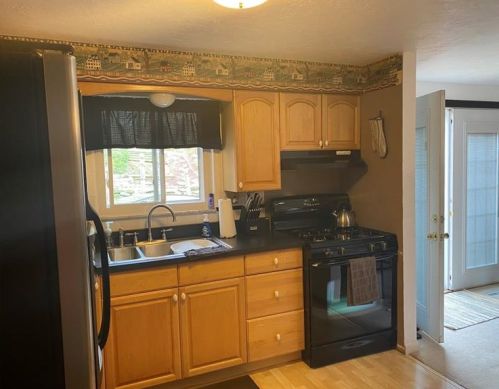 1204 Anna Ave, Pittsburgh, PA 15122-3752