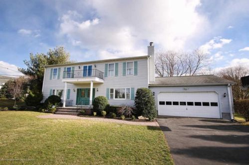 2 Naomi Rd, Tinton Falls, NJ 07712-3733
