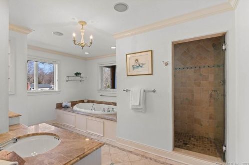 57 Midrocks Dr, Norwalk CT 06851-1626 exterior