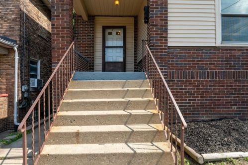 438 Pine St, Ambridge, PA 15003-2160