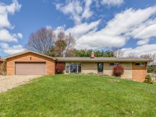 3645 Dauphin Dr, Canton, OH 44721-2832