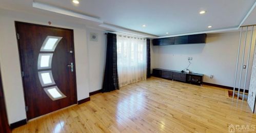 33 Berkshire Rd, Old Bridge NJ  08857-1601 exterior