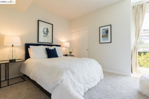 115 Glashaus Loop, Oakland CA 94608-1298 exterior