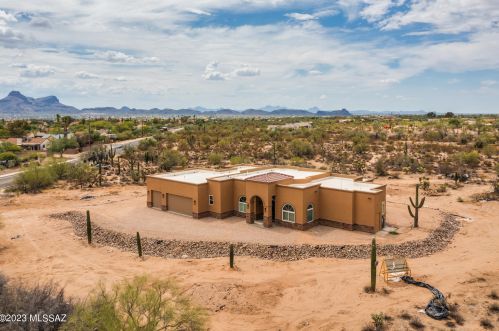 4672 Linda Vista Blvd, Tucson, AZ 85742-5400