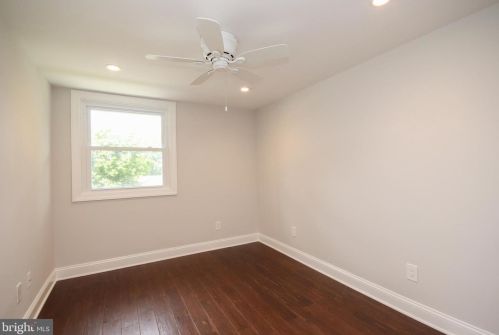 3552 Woodcrest Ave, Newtown Square, PA 19073-3618