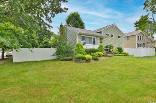 821 Virginia Ave, North Bellmore, NY 11710-1341