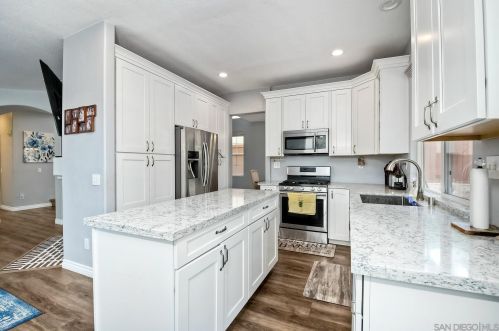 33551 Maplewood Ct, Temecula CA  92592-1832 exterior