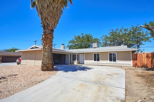 15678 La Paz Dr, Victorville, CA 92395-3435