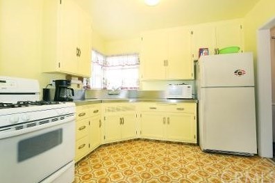 6016 Sugarwood St, Lakewood CA  90713-2444 exterior