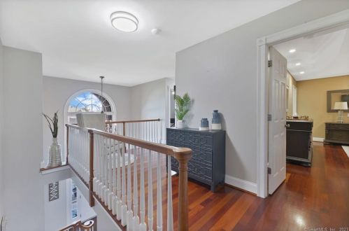 42 Vintage Ln, Wapping CT  06074-1616 exterior