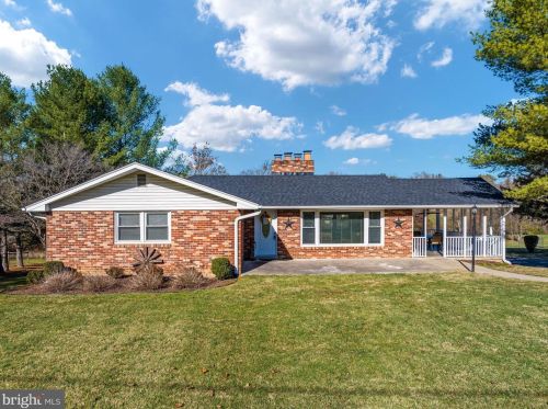 624 Water St, Woodstock, VA 22664-1708