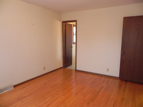 4845 82nd St, Milwaukee WI  53220-4217 exterior