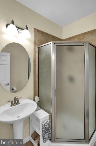 4 Ledgestone Dr, Siddonsburg PA  17019-9805 exterior