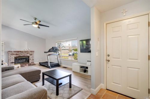 144 Fulton Pl, Windsor CA  95492-9474 exterior