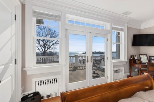 8 Hilltop Dr, Rye Brook NY  10573-5308 exterior