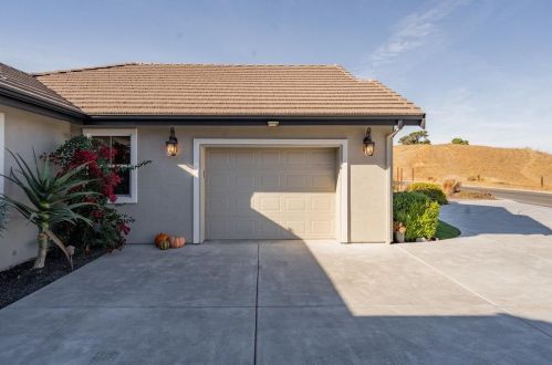 4025 Ashford Cir, Hollister CA  95023-8966 exterior