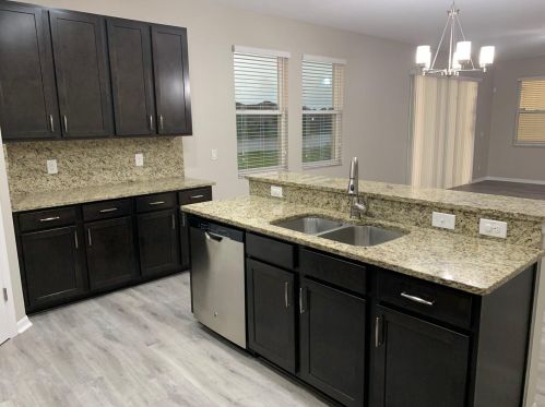 4905 Maple Park St, Orlando FL  32811-6483 exterior