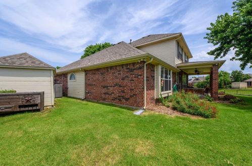 2112 Huron Cir, Denton TX  76210-2951 exterior