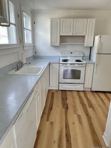 34 Wildwood Ave, Milford CT  06460-5847 exterior